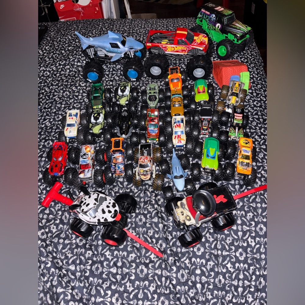 Monster Jam Toy Set - Multicolor